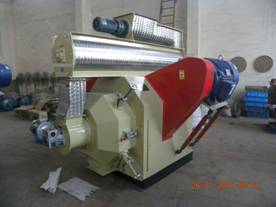 Wood pellet mill